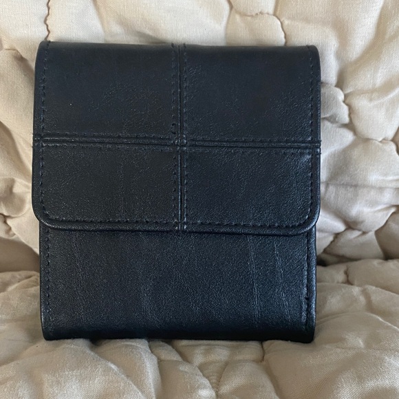 Black Leather Liz Claborne Wallet - Picture 1 of 5